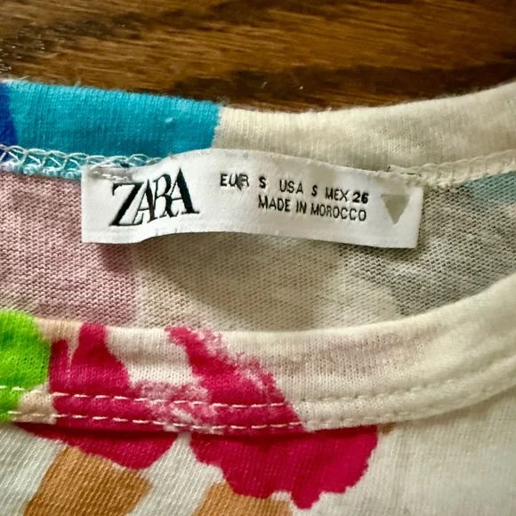 Zara‎ Multicolor Graphic Tee - Picture 2 of 6